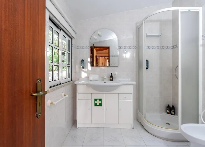 Fountain Retreat I Pool, Jacuzzi & Sports Escape Villa Viana do Castelo