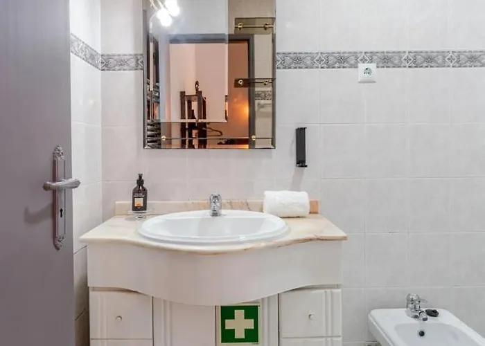 Fountain Retreat I Pool, Jacuzzi & Sports Escape Villa Viana do Castelo